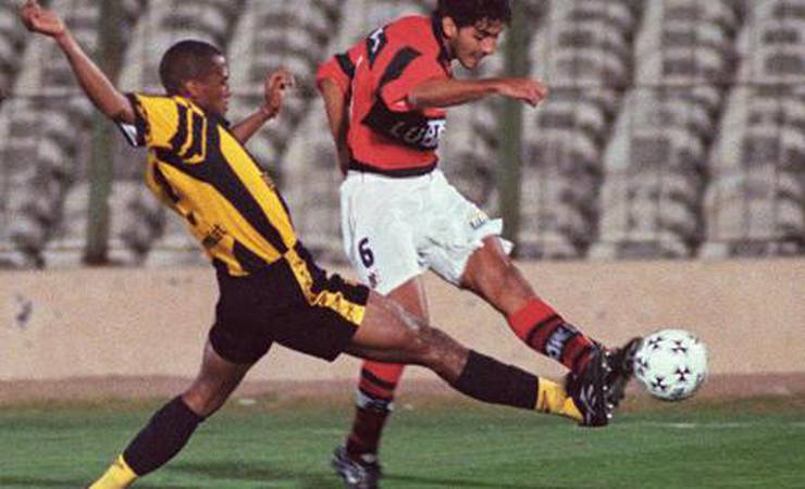 Athirson relembra Peñarol x Fla pela Mercosul-99: 'Porrada comeu solta'