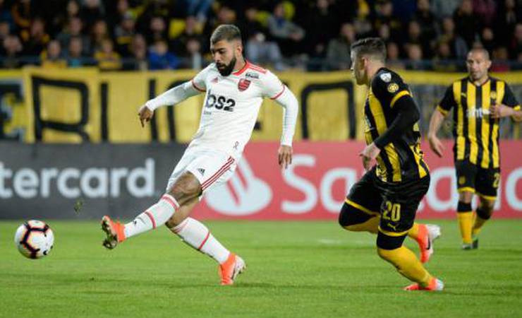 Gabigol tenta explicar chances perdidas: 'Tem dia que acontece'