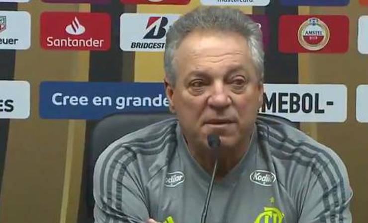 Classificado, Abel minimiza críticas e elogia grupo: 'Estou maravilhado'