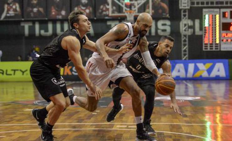 Flamengo bate Botafogo e abre vantagem por vaga na final do NBB