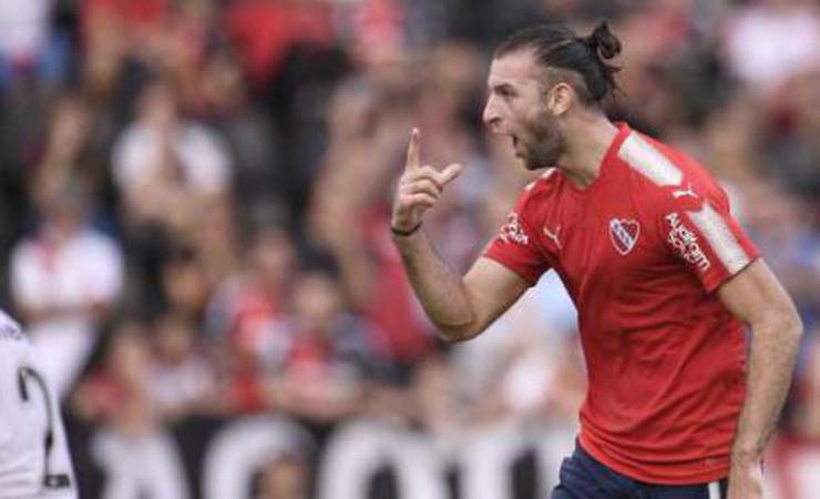 Corinthians e Flamengo demostram interesse no defensor Gastón Silva