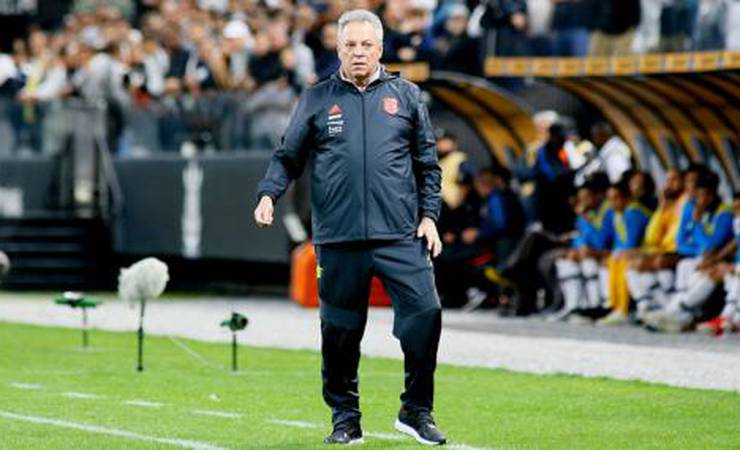 Abel se despede dos jogadores, deixa o Ninho e não é mais técnico do Fla