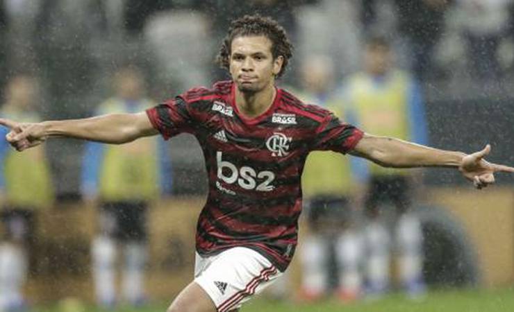 De patinho feio a imprescindível, Arão conquista torcida e dá a volta por cima no Flamengo