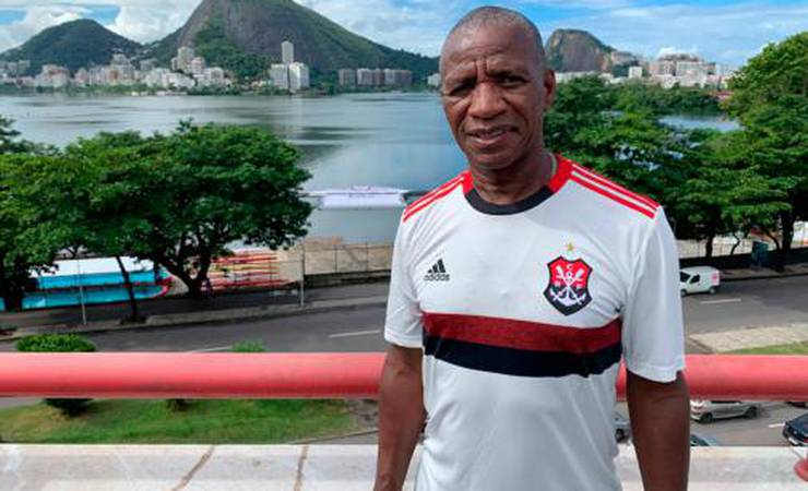 Relembre uniformes de futebol com detalhes diferentes e curiosos