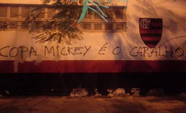 Defesas e críticas: organizadas do Fla se posicionam em 'caso Mickey'