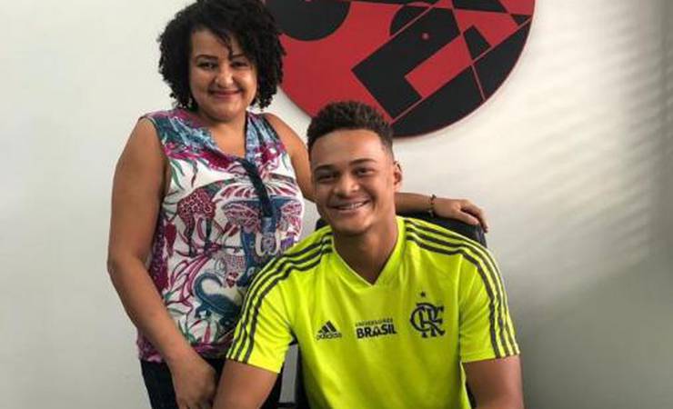 Fla renova com Rodrigo Muniz, artilheiro da Copa do Brasil Sub-20