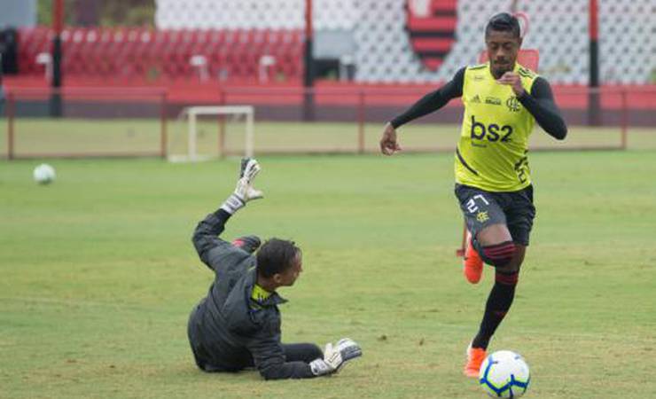 Bruno Henrique treina no Flamengo e enfrenta o Corinthians