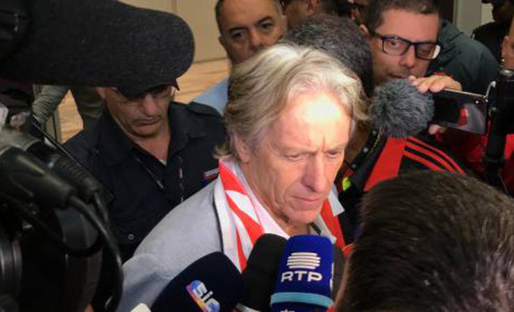 Jorge Jesus chega ao Rio e destaca: 'Exigências são ganhar e ganhar'