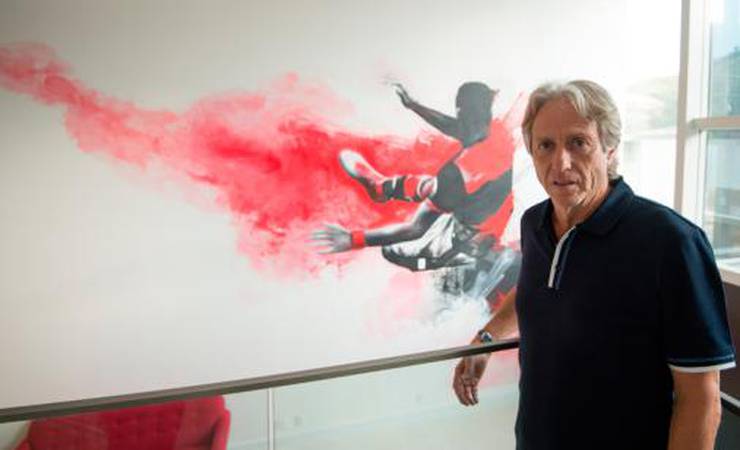 Jorge Jesus visita o Ninho do Urubu e conhece as instalações do Fla