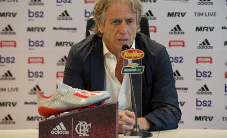 Baixas não farão o Flamengo mudar de estilo diante do Emelec, diz Jesus