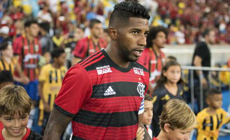 Internacional acerta a contratação do lateral Rodinei, do Flamengo