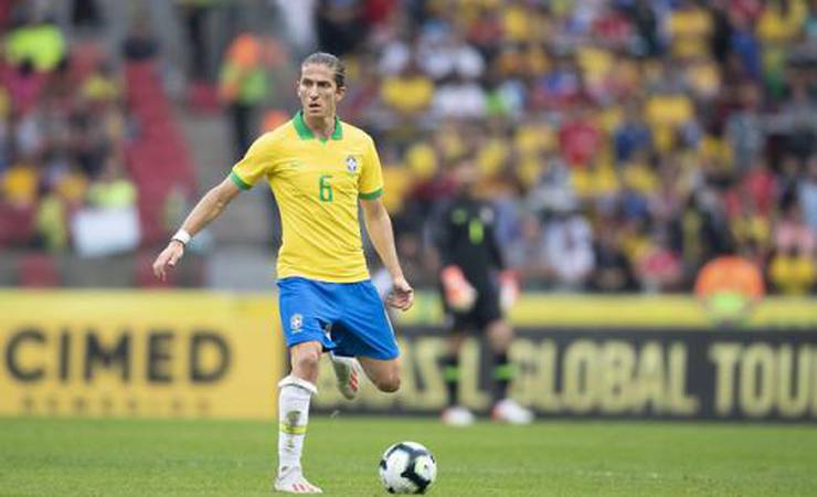 Braz volta a falar sobre contratação de Filipe Luís: 'Sendo feita com calma'