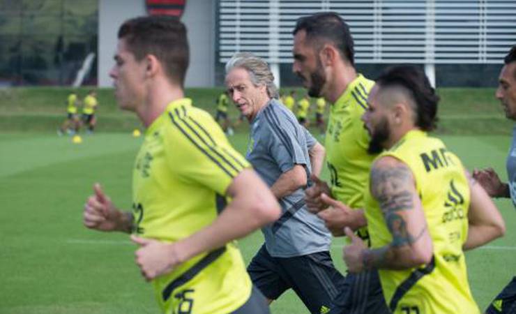 Com aval de Jesus, Flamengo busca reposicionar jogadores no mercado