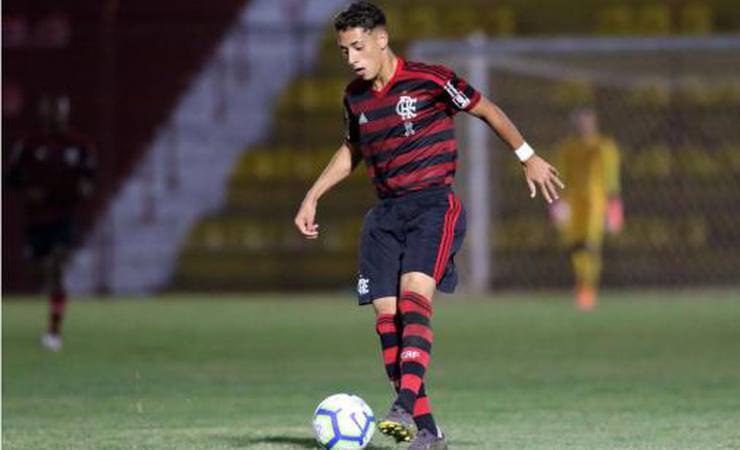 Pedro Arthur pede concentração para semana decisiva do Flamengo Sub-17