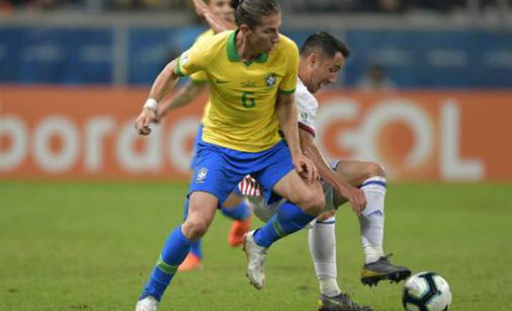 Alvo do Fla, Filipe Luís dá 'total prioridade' ao Atlético de Madrid