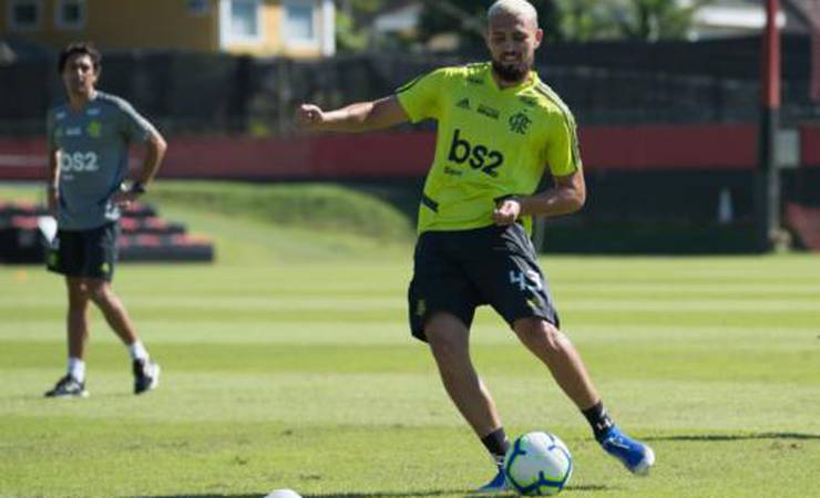 Milan monitora situação de Léo Duarte, zagueiro do Flamengo