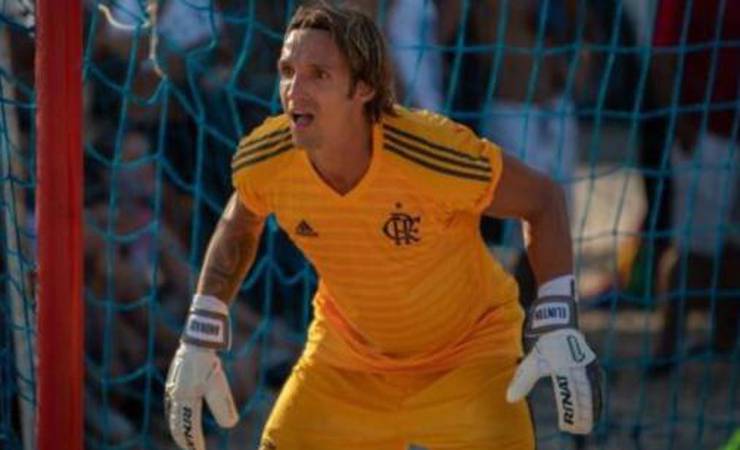 'Futebol de areia no Brasil está abandonado', diz goleiro do Flamengo
