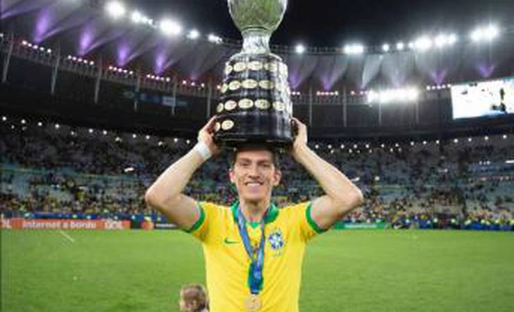 Dirigentes dos Fla vão a Madri em 'cartada final' para trazer Filipe Luís