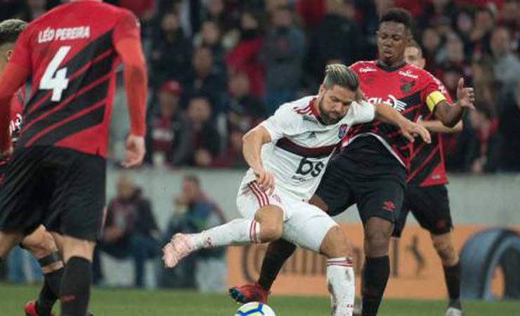 Diego vê 'coisas boas' no empate em Curitiba e Fla vivo para jogo da volta