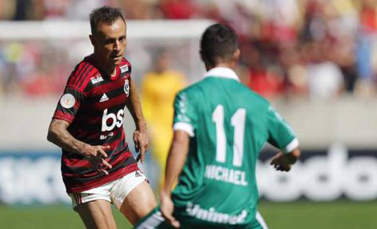 Após estreia com 'pé direito', Rafinha se rende ao Fla: 'É um privilégio'