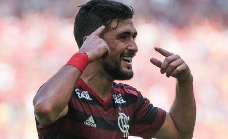 Com show de Arrascaeta, gringos passam dos 30 gols neste Brasileirão