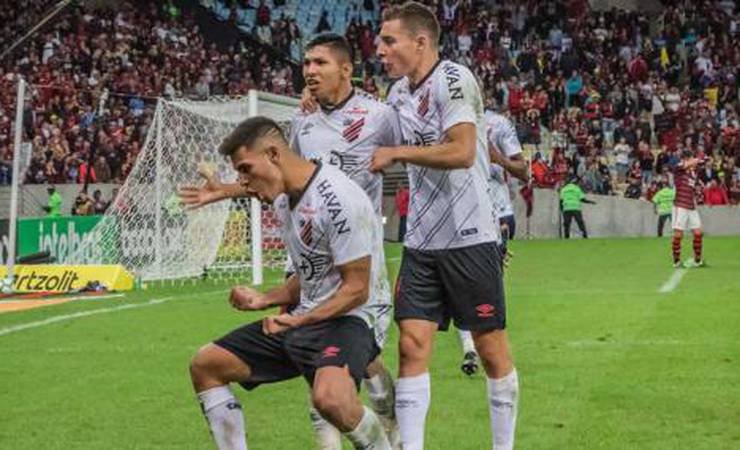 Nos pênaltis, Flamengo desperdiça três e Athletico avança na Copa BR