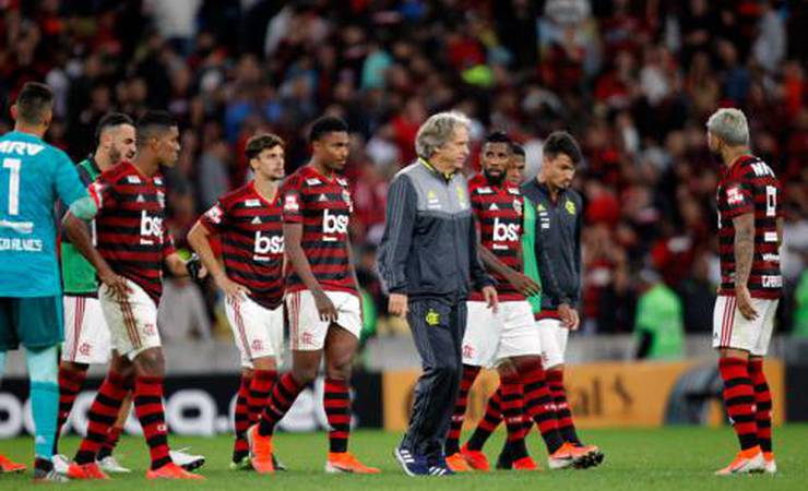 Mais uma! Fla soma eliminações jogando em casa neste século