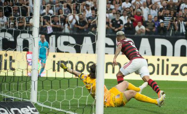 LANCE! Espresso: Falta agilidade para que o VAR ganhe mais adeptos no futebol brasileiro