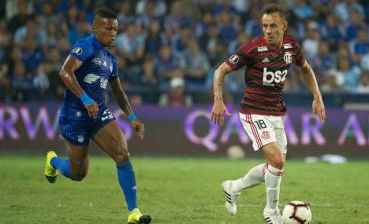 Após não ir bem no meio, Rafinha diz: 'Joguei nessa posição outras vezes'