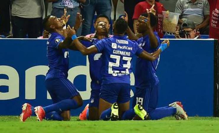 Jesus erra, Flamengo perde para o Emelec e se complica na Libertadores