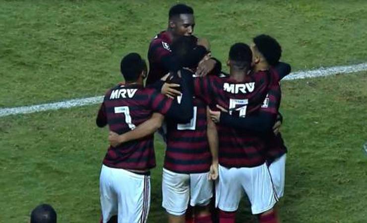 Flamengo bate o Vasco de virada e assume a ponta do Brasileiro sub-20