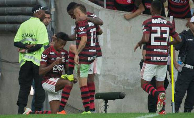 De virada, Flamengo bate Botafogo e segue na luta pela liderança do BR