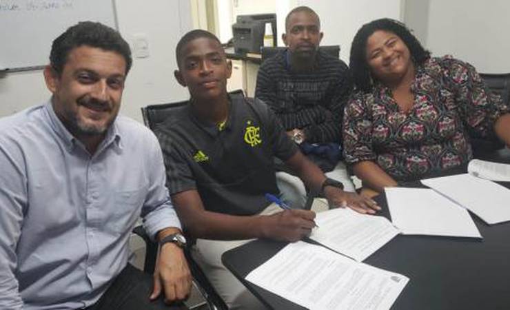 Mãe de Ronald, do Flamengo e destaque da Taça das Favelas, morre com suspeita de COVID-19