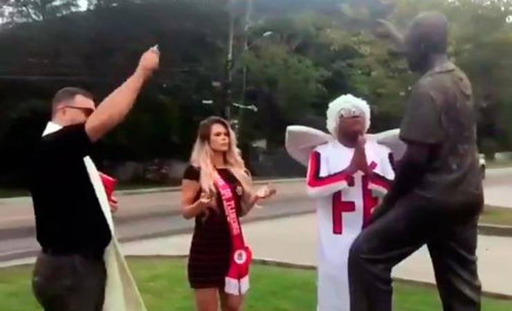 'Reforço' de última hora: padre benze CT do Flamengo antes de decisão