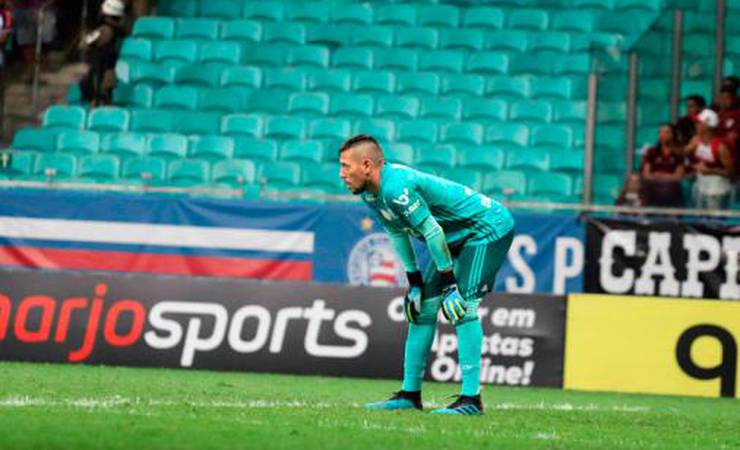 Diego Alves lamenta erro na saída de bola: 'Nunca aconteceu isso comigo'