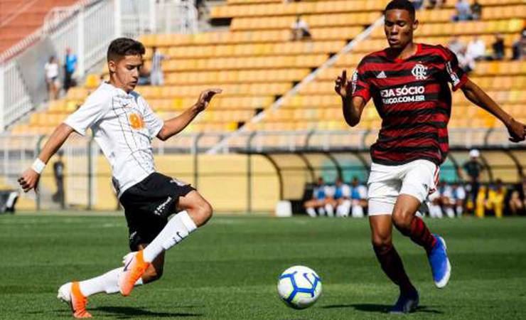 Flamengo e Corinthians disputam o título do primeiro Brasileirão Sub-17