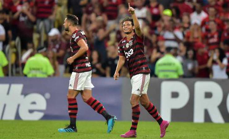Arão comemora gol e exalta marca de mais de 200 jogos pelo Flamengo
