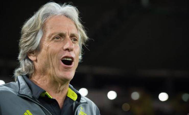 Jesus explica pontos fortes da zaga e descarta priorizar Libertadores