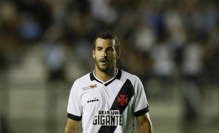 Cáceres revê Bruno Henrique: a hora da volta por cima do paraguaio?