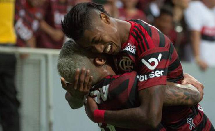 Bruno Henrique dá show, Diego Alves pega dois pênaltis, e Flamengo goleia o Vasco no Mané Garrincha