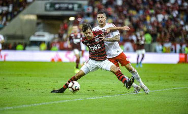 Torcida do Flamengo faz pedido para Rodrigo Caio: 'Tira o Guerrero do bolso'