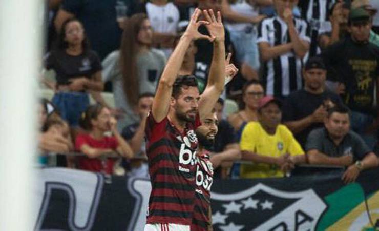 Jogada ensaiada e bola nos pés: gols do Fla são frutos do trabalho de Jesus