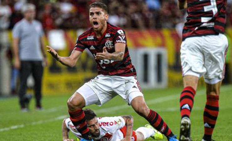 Reintegrado ao Flamengo, Cuéllar vira dilema para Jesus em decisão