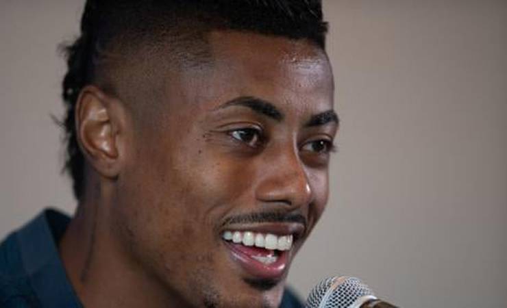 Bruno Henrique chega à Seleção e diz: 'Melhor momento da carreira'