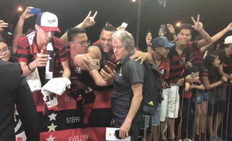Com festa no hotel, Flamengo chega em Brasília para duelo de extremos; veja relacionados