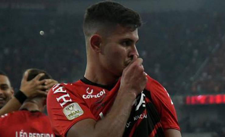 Bruno Guimarães admite contato do Flamengo e explica o motivo do 'não'