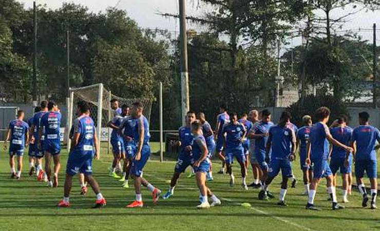 Com as voltas de gringos e Evandro, Santos treina de olho no Flamengo