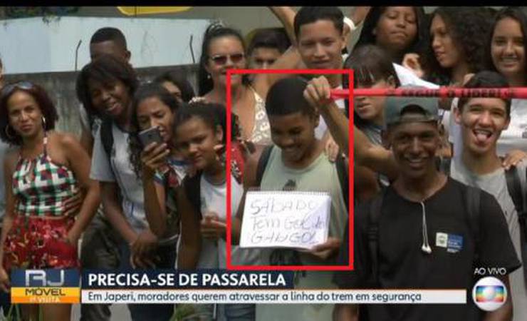 Torcedor do Flamengo exibe recado ao vivo no RJTV: 'Sábado tem gol do Gabigol'