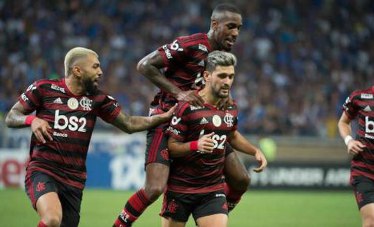 Artilheiros, 'pé eficiente' e pênaltis: o raio-X dos 100 gols do Flamengo
