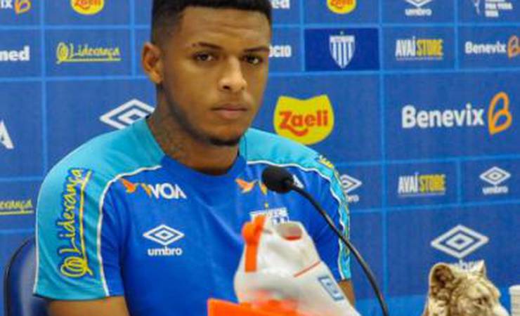 Jonathan comenta goleada no Maracanã: 'Eles estão com confiança'